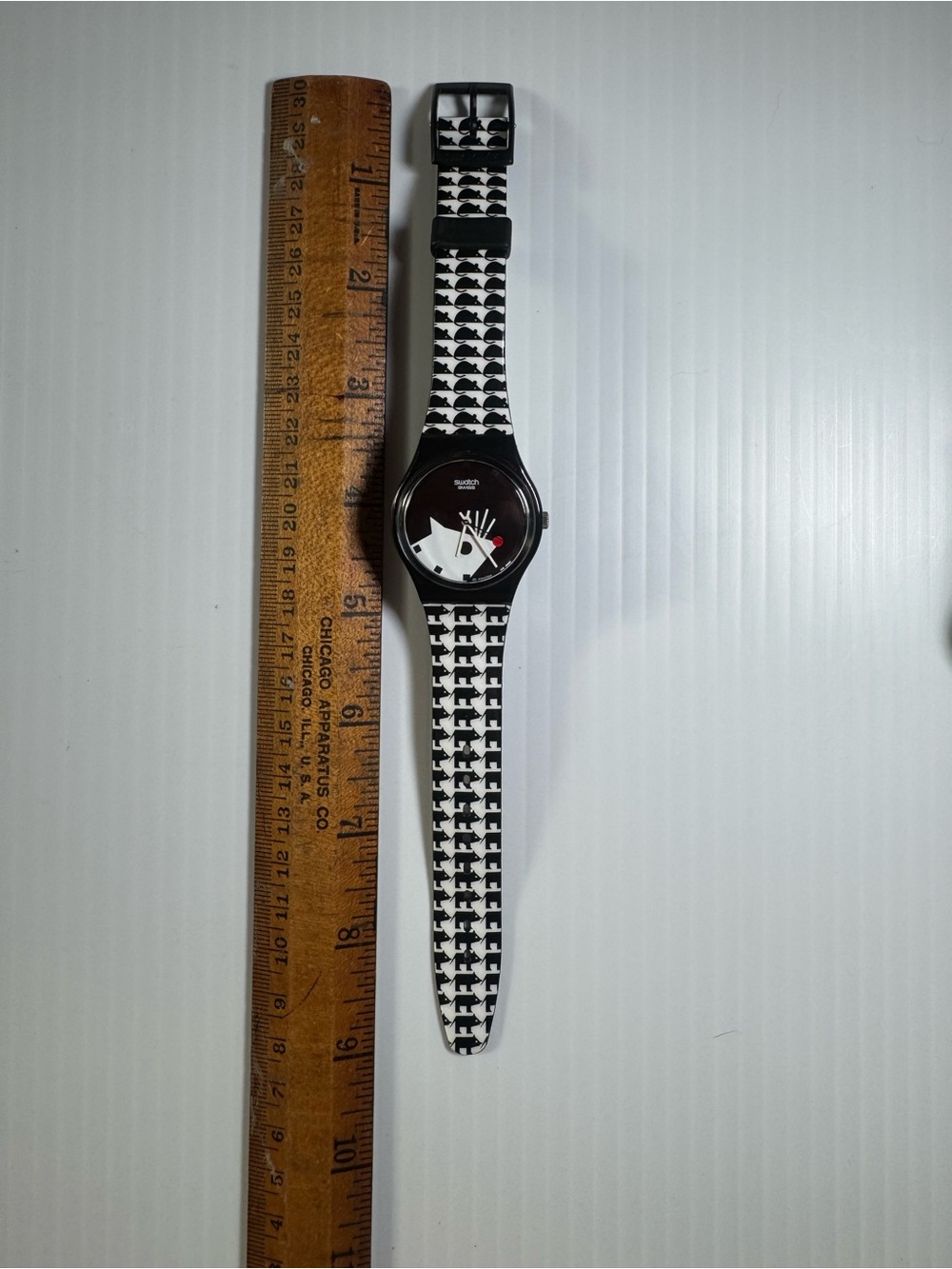 2004 SWATCH “No Cheese” GB223 34mm mouse graphic watch NWOT - Picture 6 of 6